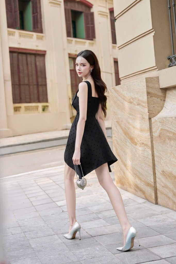 V1108 ĐẦM XÒE NGẮN 2 DÂY