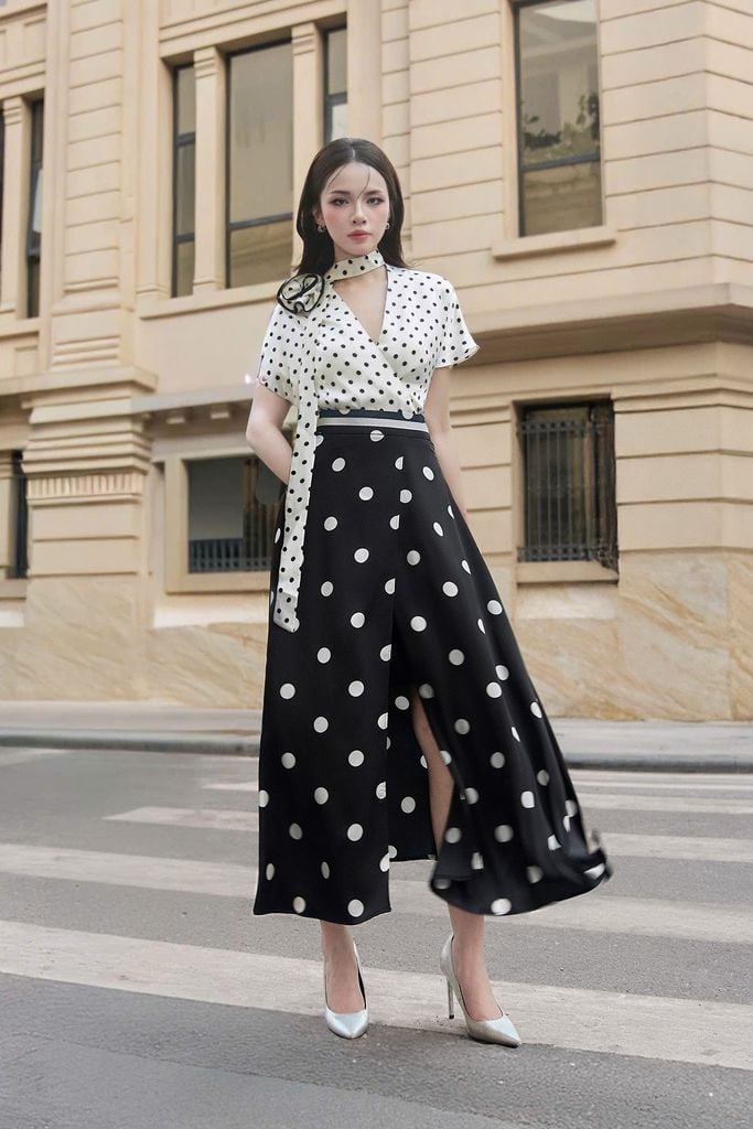 A1115 ÁO LỤA CỔ TIM