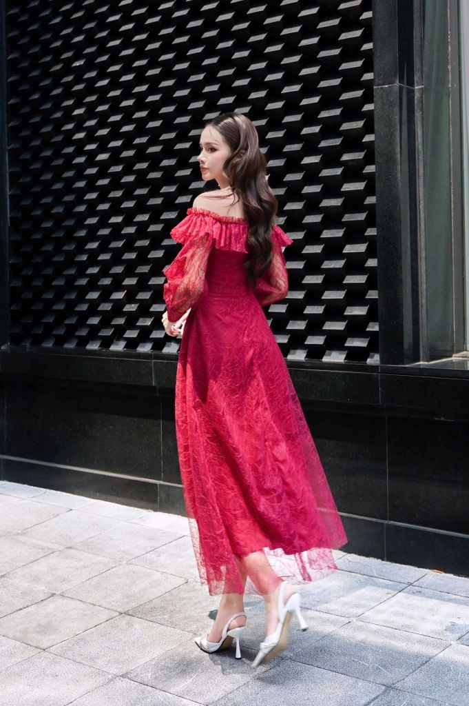 V1102 ĐẦM REN DÀI TRỄ VAI