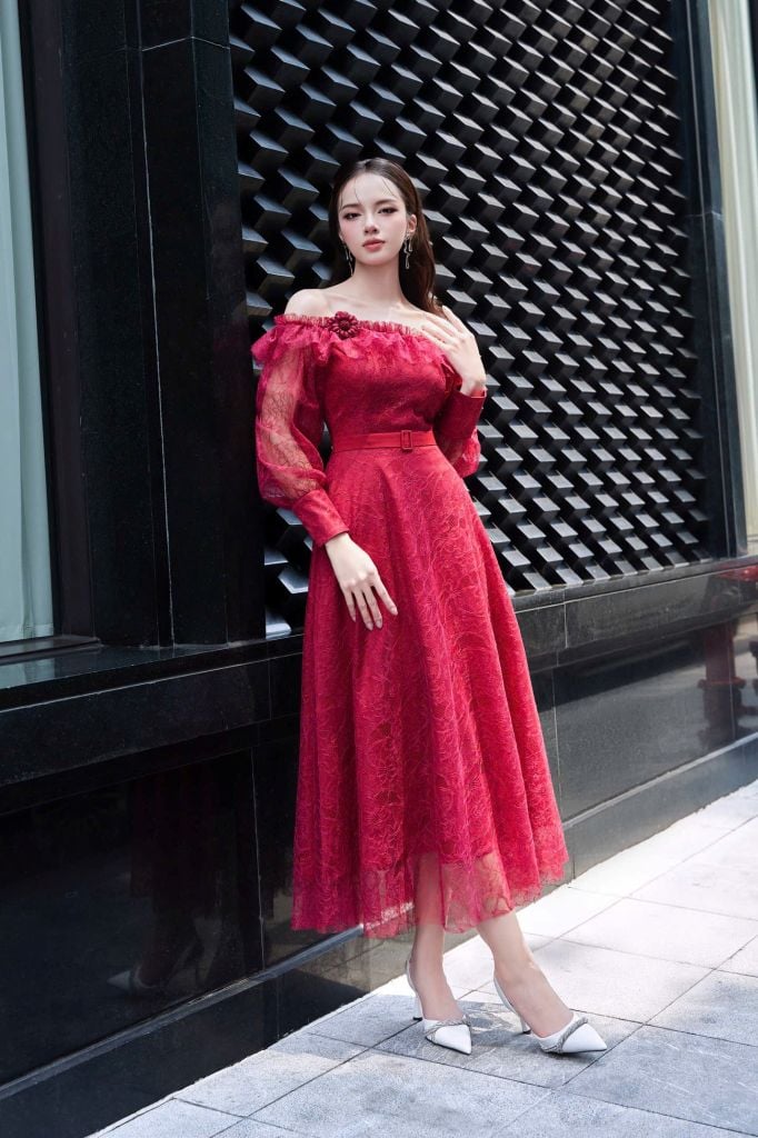 V1102 ĐẦM REN DÀI TRỄ VAI