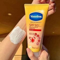 [MUA 1 TẶNG 1] Sữa Chống Nắng Vaseline Daily Protection & Brightening 300ml + Nước Tẩy Trang Simple Micellar Cleansing Water 200ml