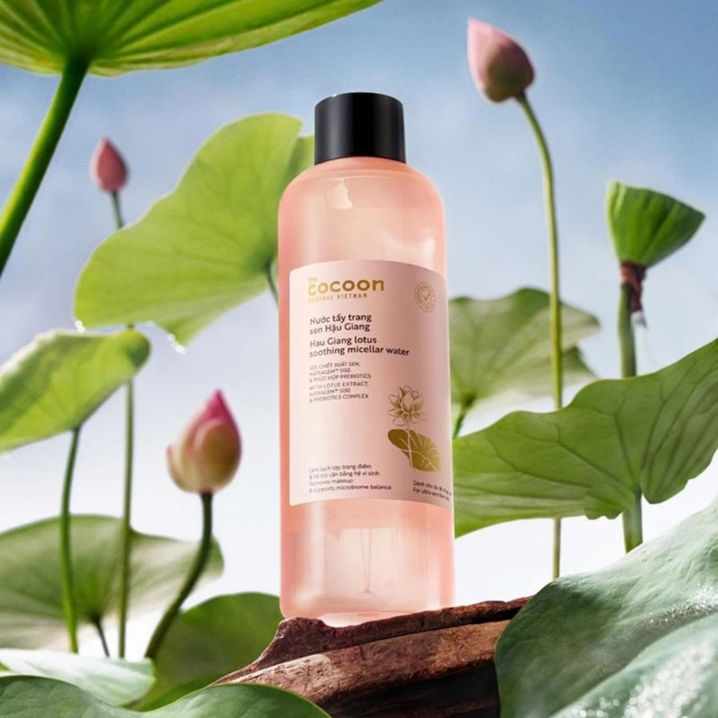 Nước Tẩy Trang Cocoon Sen Hậu Giang Lotus Soothing Micellar Water Cho Da Rất Nhạy Cảm 500ml
