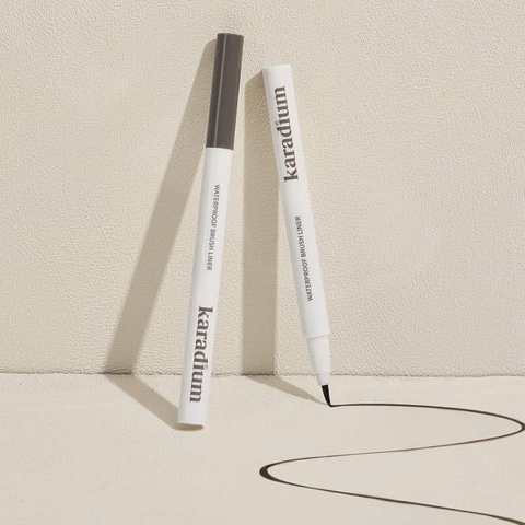 Bút Dạ Kẻ Mắt Karadium Waterproof Brush Liner Trắng 0.55g