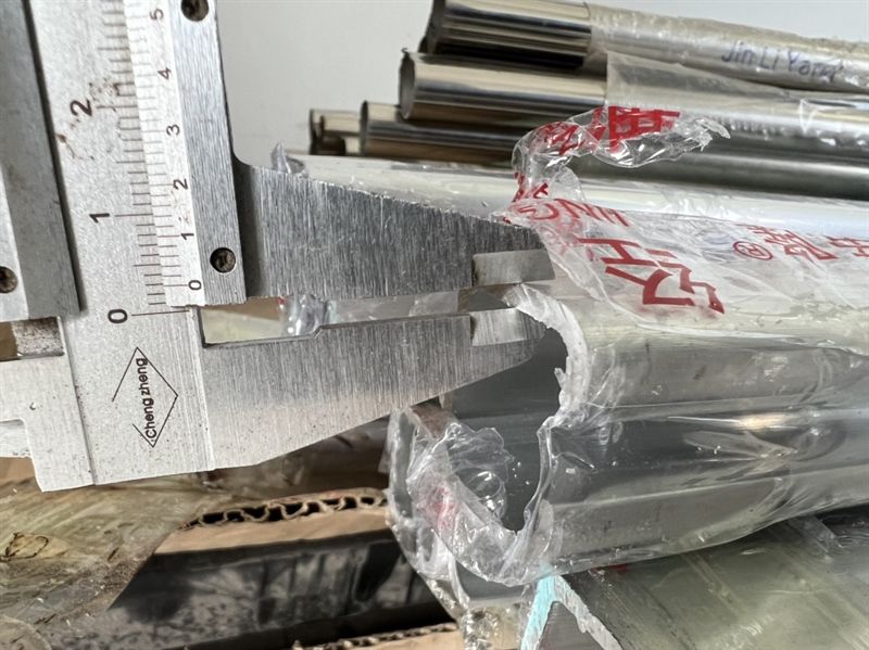 Thanh trượt nhôm cửa lùa trên dài 3m Vinahardware - AL3000L3P