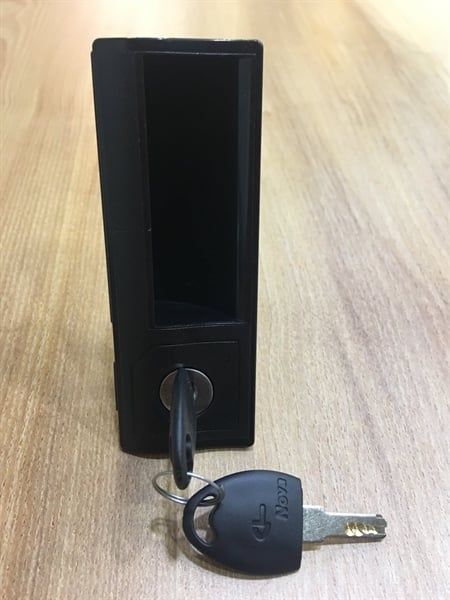 Tay nắm nhựa kèm khóa màu đen Vinahardware - KT1010N