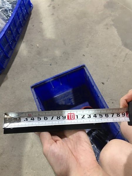 Tay nắm âm tủ nhôm, hàng loại nhẹ, màu đen Vinahardware -HD06D1000