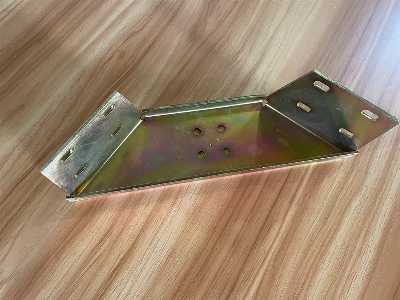 Pat (bas) sắt góc tam giác Vinahardware, xi bảy màu - VNH316853Z23