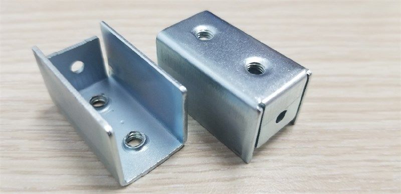 **Pat ( bas) sắt U cho sắt hộp 20x20mm tháo ráp nhanh Vinahardware - V