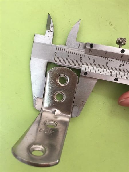 Pat (bas) ke 4 lỗ, inox 304 - VNH40602524IN