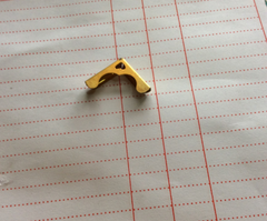 Pat góc màu vàng 15x15x05mm - P8200S