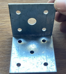 Pat (bas) sắt vuông 8 lỗ, xi trắng - VNH40401T