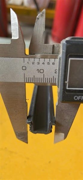 Thanh trượt nhựa cửa lùa U Vinahardware - HDSL27