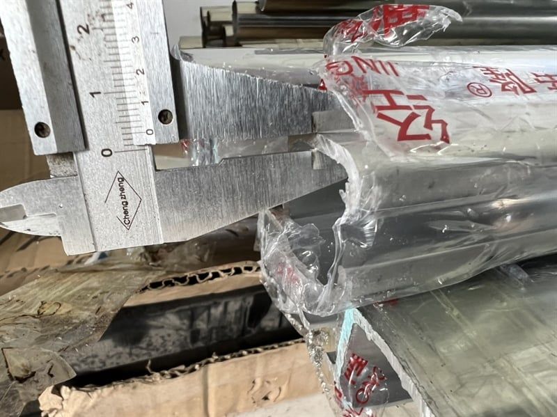 Thanh trượt nhôm cửa lùa trên dài 3m Vinahardware - AL3000L3P