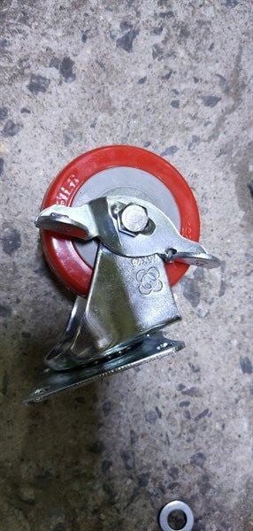 Bánh xe tủ đế bằng không khóa màu đỏ Vinahardware - CT7510DKK