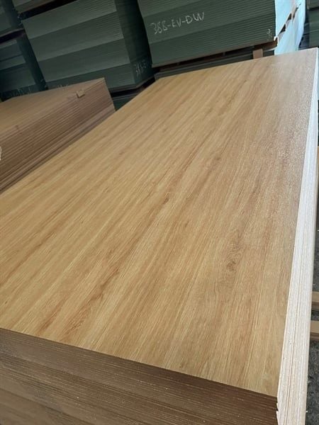 Ván MDF không chống ẩm phủ melamin 1 mặt, màu vân gỗ - VNH1220M389EV