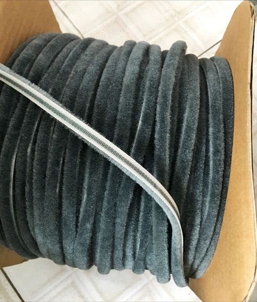 Ron lông nheo dán cửa, màu xám Vinahardware - RLN0906