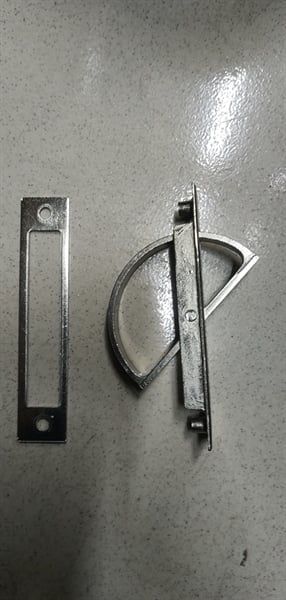 Tay nắm tủ âm xoay 180 độ, bas dài 100mm Vinahardware - HD0024