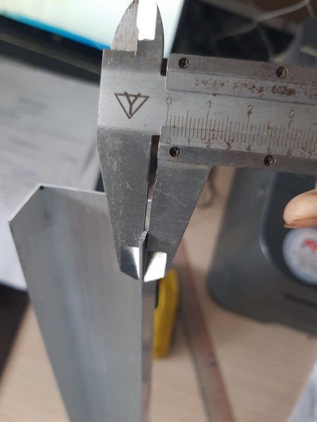 Thanh nhôm U ngang 40mm, cao 20mm VNH2923484-VNH2923484