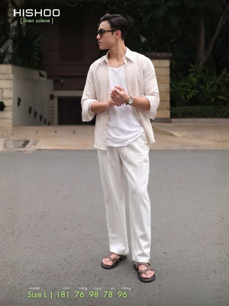 Áo Sơ Mi Trắng Sọc Nâu Nút Gỗ Tay Dài Nam Relax Form Rộng, Cổ Thường, Lai Ngang Linen Solene Vải Mềm Mát HISHOO A2T003