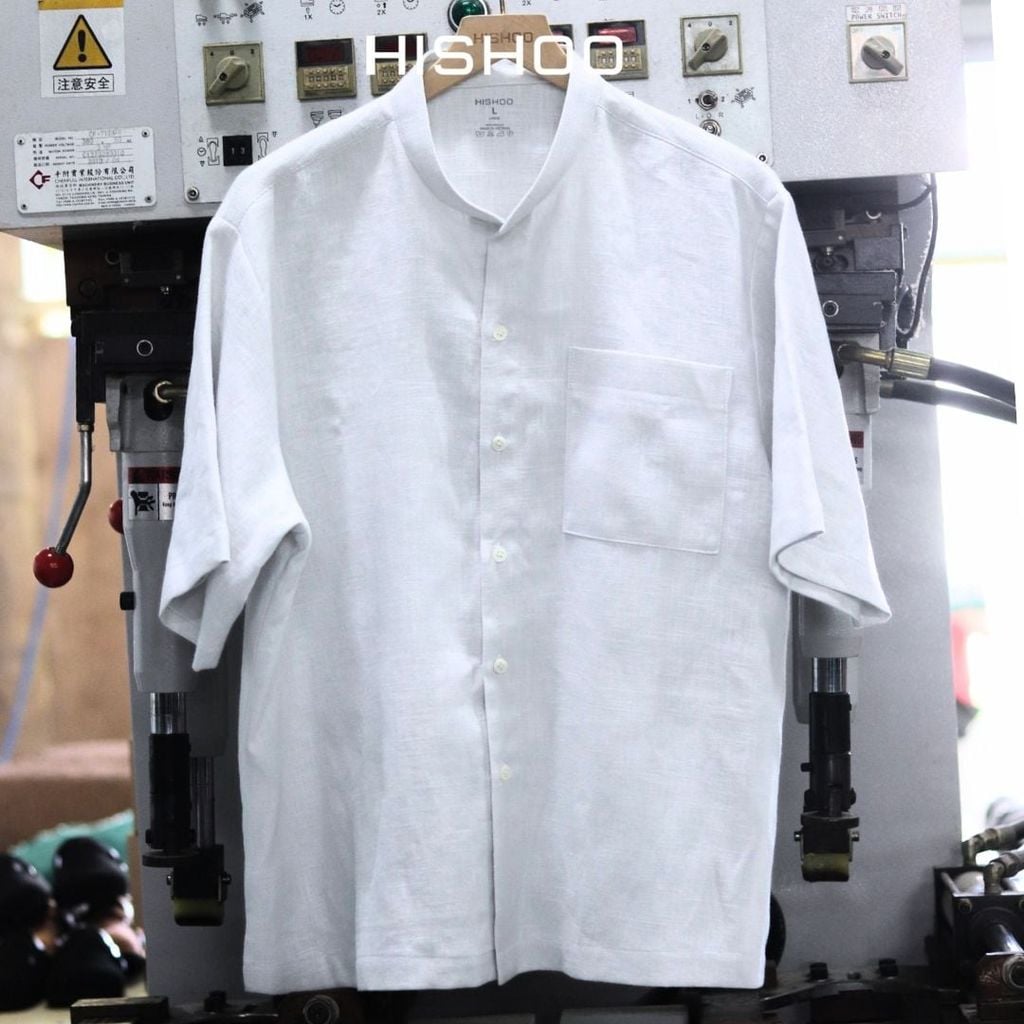 Áo Sơ Mi Tàu Tròn Nam Xám Tro Relax Form Rộng, Cổ Tàu Tròn, Lai Ngang Linen Solene Vải Mềm Mát HISHOO A1T001