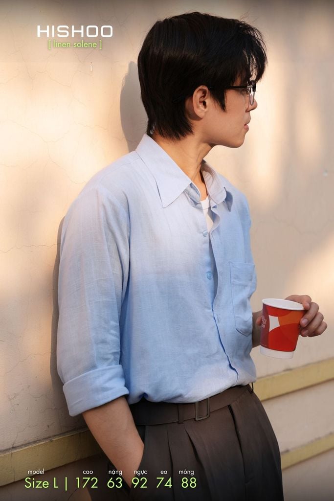 Áo Sơ Mi Nam Xanh Nhạt Tay Dài Relax Form Rộng, Cổ Thường, Lai Ngang Linen Solene Vải Mềm Mát HISHOO A2T003