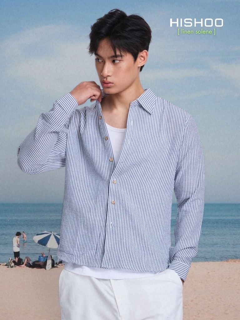 Áo Sơ Mi Trắng Sọc Nâu Nút Gỗ Tay Dài Nam Relax Form Rộng, Cổ Thường, Lai Ngang Linen Solene Vải Mềm Mát HISHOO A2T003