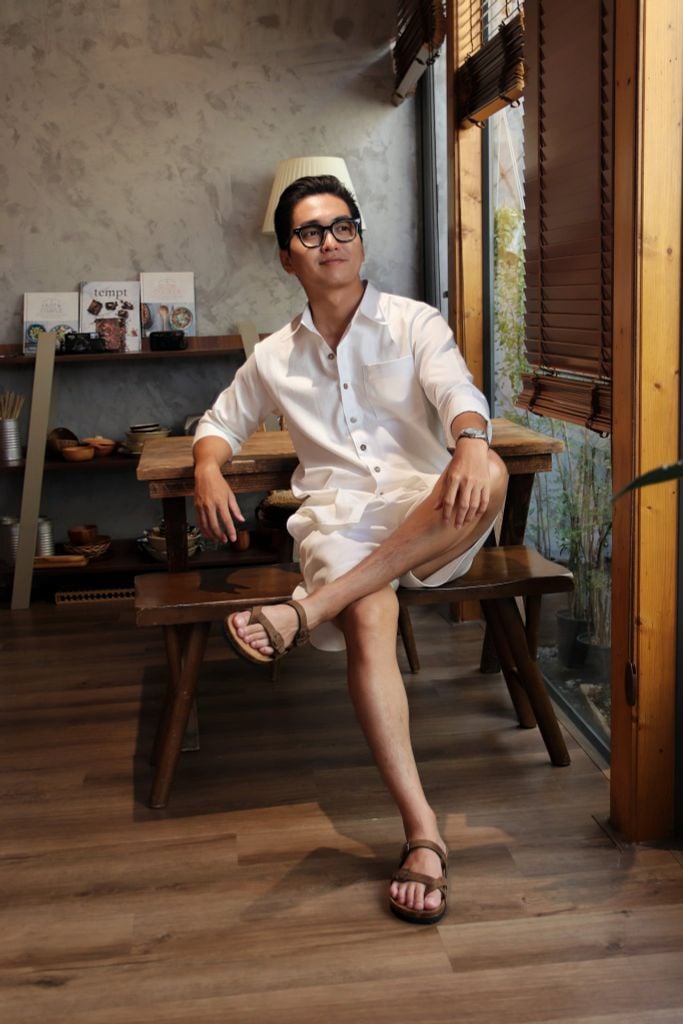 Áo Sơ Mi Rêu Nút Gỗ Nam Tay Dài Relax Form Rộng, Cổ Thường, Lai Ngang Linen Solene Vải Mềm Mát HISHOO A2T003