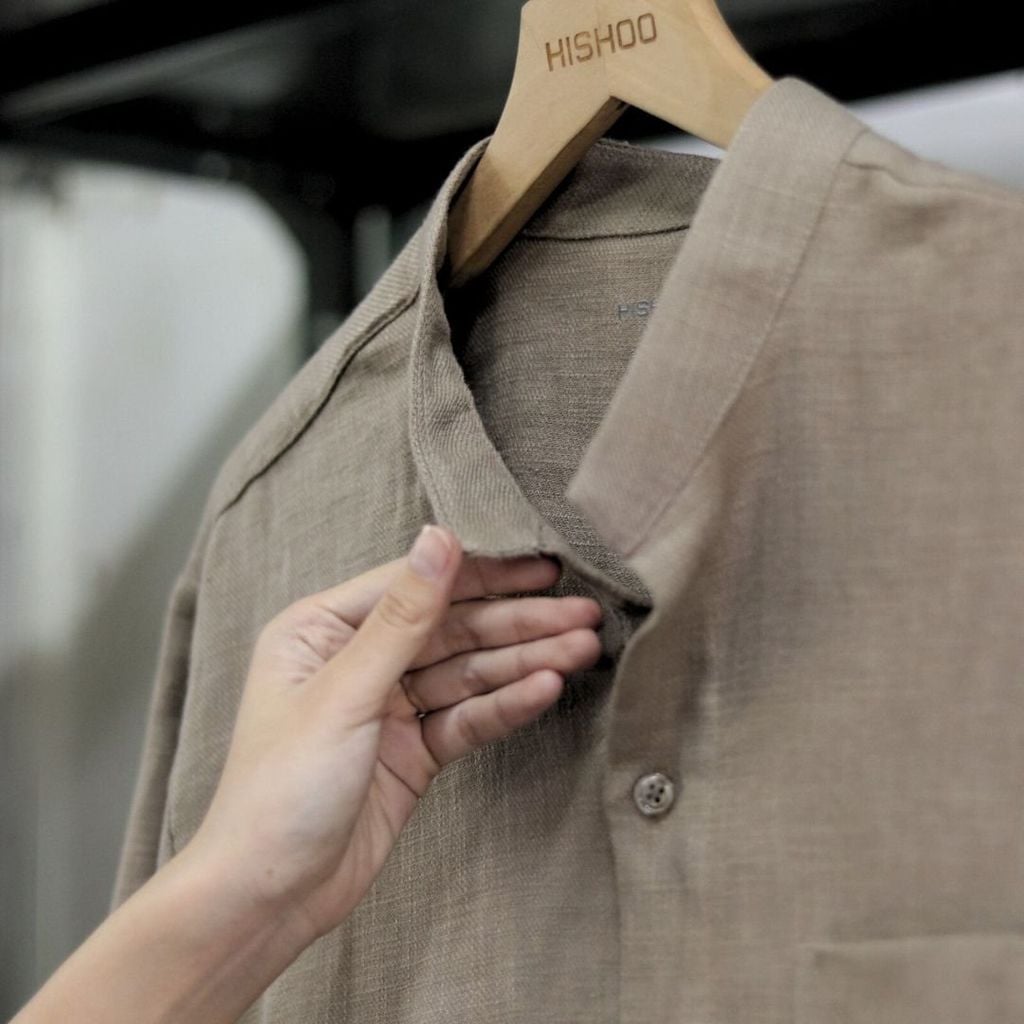 Áo Sơ Mi Nam Relax Form Rộng, Cổ Tàu Vuông, Lai Ngang Linen Solene Vải Mềm Mát HISHOO A1T002