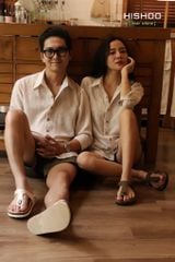 Áo Sơ Mi Trắng Sọc Nâu Nút Gỗ Tay Dài Nam Relax Form Rộng, Cổ Thường, Lai Ngang Linen Solene Vải Mềm Mát HISHOO A2T003