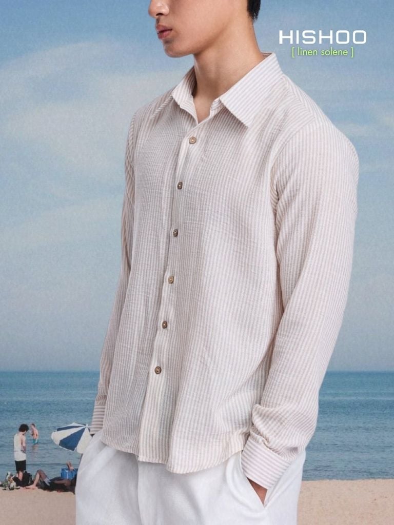 Áo Sơ Mi Trắng Sọc Nâu Nút Gỗ Tay Dài Nam Relax Form Rộng, Cổ Thường, Lai Ngang Linen Solene Vải Mềm Mát HISHOO A2T003