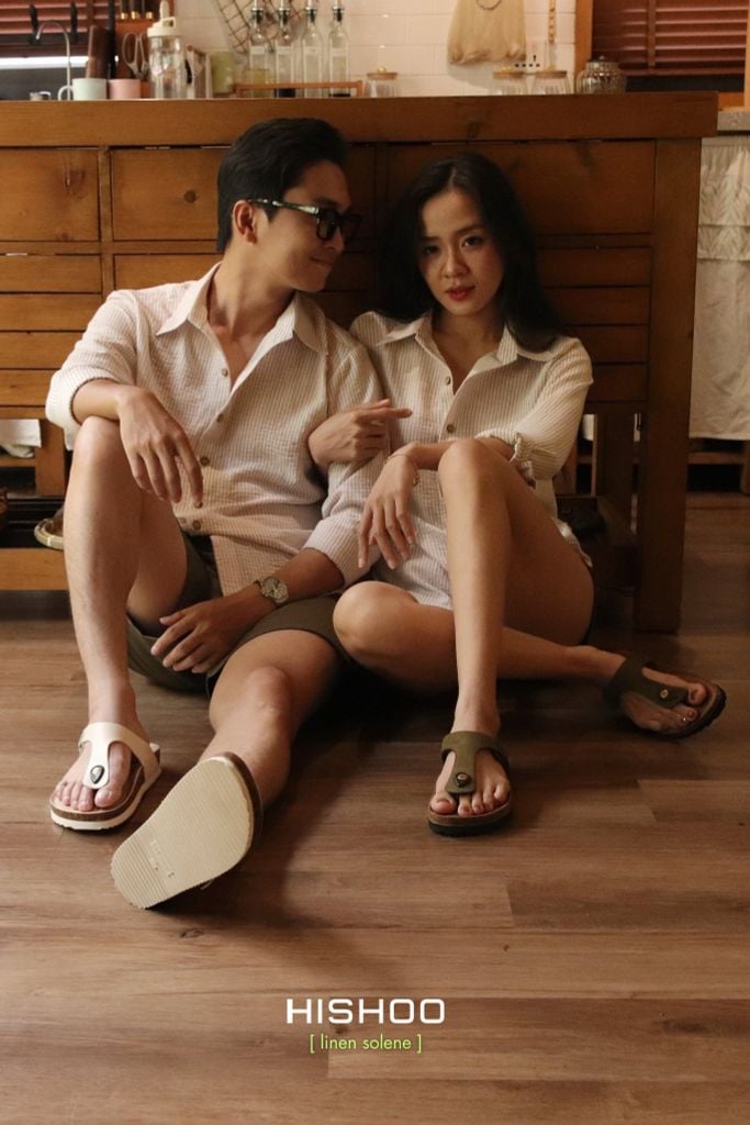 Áo Sơ Mi Trắng Sọc Nâu Nút Gỗ Tay Dài Nam Relax Form Rộng, Cổ Thường, Lai Ngang Linen Solene Vải Mềm Mát HISHOO A2T003