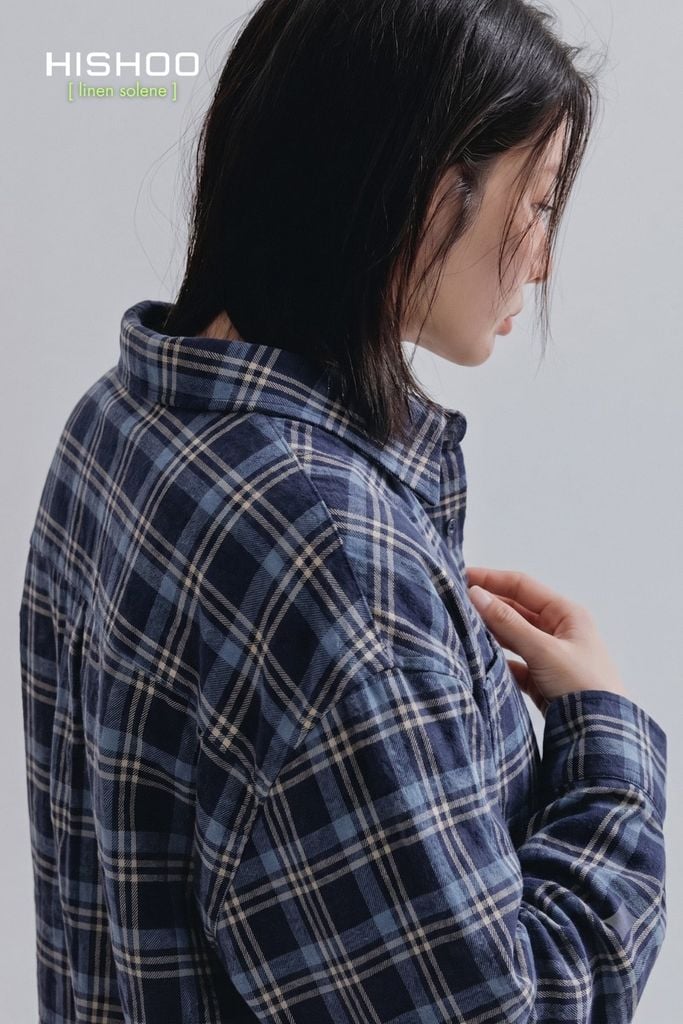 Áo Sơ Mi Sọc Caro Tay Dài Nữ Relax Form Rộng, Cổ Thường, Lai Ngang Linen Solene Vải Mềm Mát HISHOO A2G003