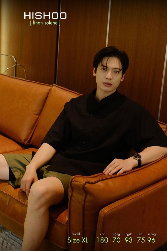 Áo Sơ Mi Nam Đen Relax Form Rộng, Cổ Tàu Tròn, Lai Ngang Linen Solene Vải Mềm Mát HISHOO A1T001