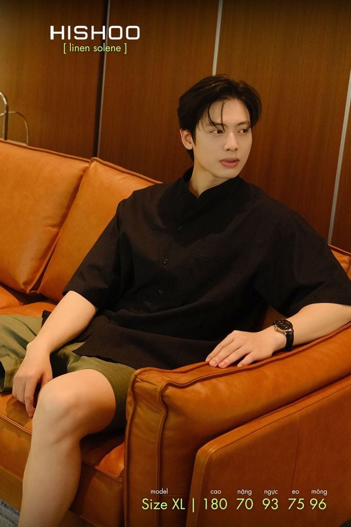 Áo Sơ Mi Nam Đen Relax Form Rộng, Cổ Tàu Tròn, Lai Ngang Linen Solene Vải Mềm Mát HISHOO A1T001