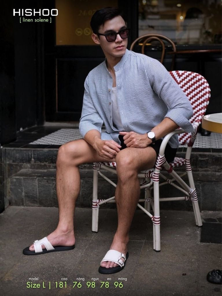 Áo Sơ Mi Trắng Sọc Xanh Nút Gỗ Tay Dài Nam Relax Form Rộng, Cổ Tàu Vuông, Lai Ngang Linen Solene Vải Mềm Mát HISHOO A2T002