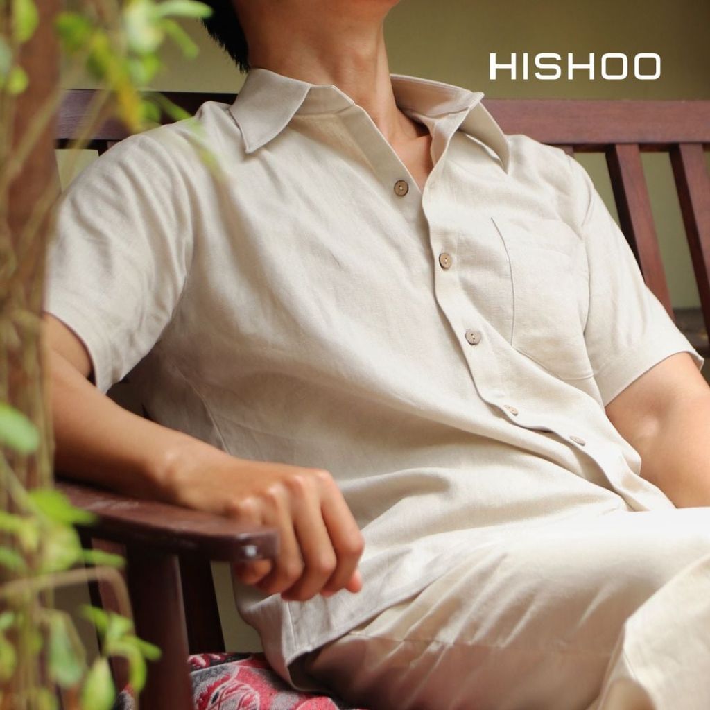 Áo Sơ Mi Nam Nút Gỗ Relax Form Rộng, Cổ Thường, Lai Ngang Linen Solene Vải Mềm Mát HISHOO A1T003