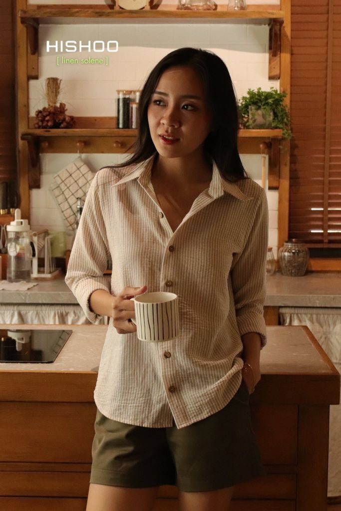 Áo Sơ Mi Sọc Nút Gỗ Tay Dài Nữ Relax Form Rộng, Cổ Thường, Lai Ngang Linen Solene Vải Mềm Mát HISHOO A2G003