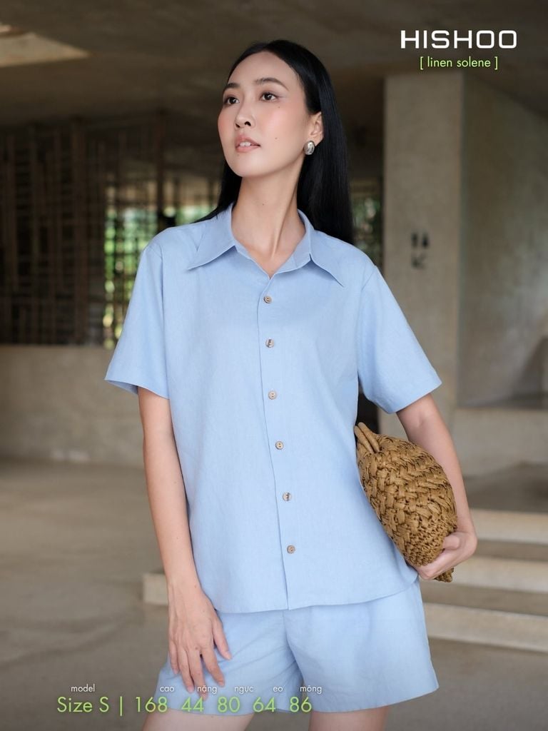 Áo Sơ Mi Nữ Nút GỗRelax Form Rộng, Cổ Thường, Lai Ngang Linen Solene Vải Mềm Mát HISHOO A1G003