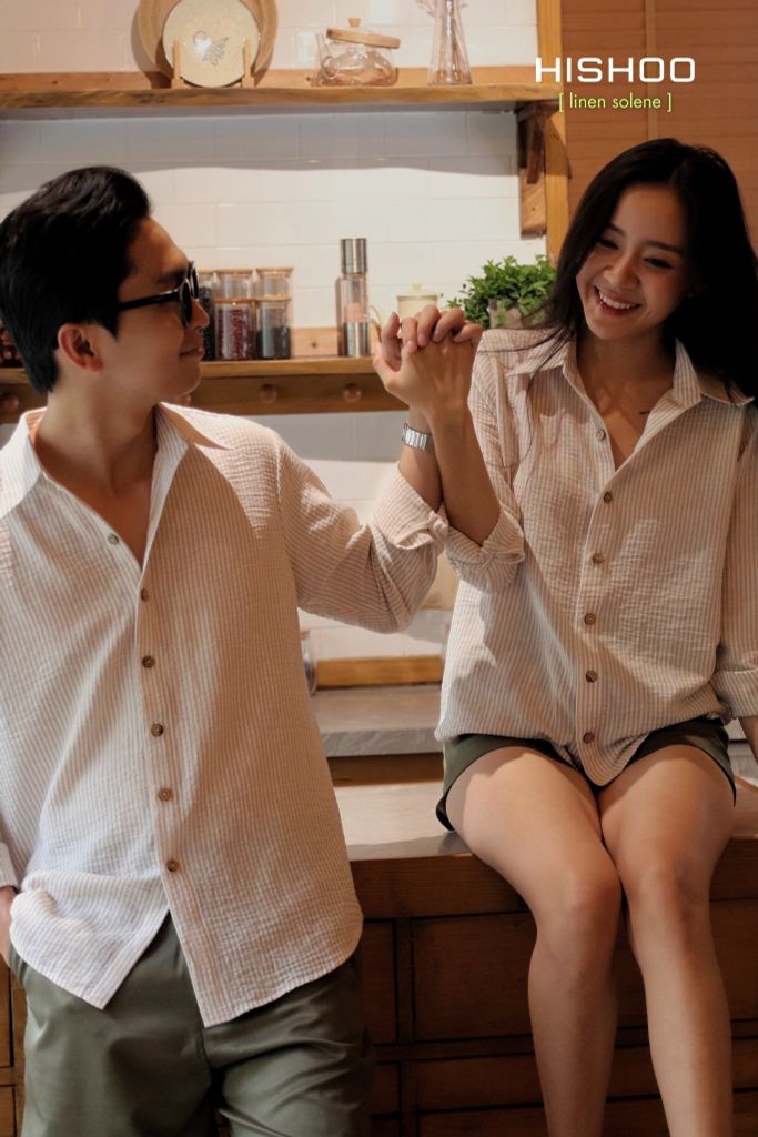 Áo Sơ Mi Trắng Sọc Nâu Nút Gỗ Tay Dài Nam Relax Form Rộng, Cổ Thường, Lai Ngang Linen Solene Vải Mềm Mát HISHOO A2T003