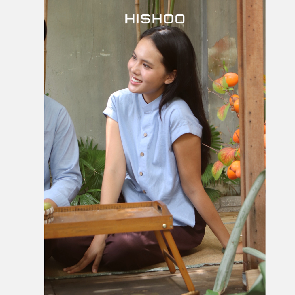 Áo Sơ Mi Nữ Nút Gỗ Tay Ngắn Relax Form Rộng, Cổ Tàu Vuông, Linen Solene Vải Mềm Mát HISHOO A4G002