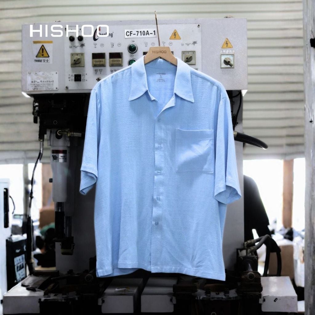 Áo Sơ Mi Nam Xanh Nhạt Relax Form Rộng, Cổ Thường, Lai Ngang Linen Solene Vải Mềm Mát HISHOO A1T003