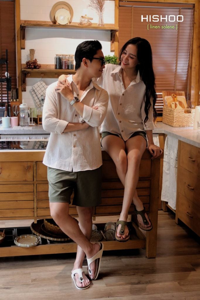 Áo Sơ Mi Trắng Sọc Nâu Nút Gỗ Tay Dài Nam Relax Form Rộng, Cổ Thường, Lai Ngang Linen Solene Vải Mềm Mát HISHOO A2T003