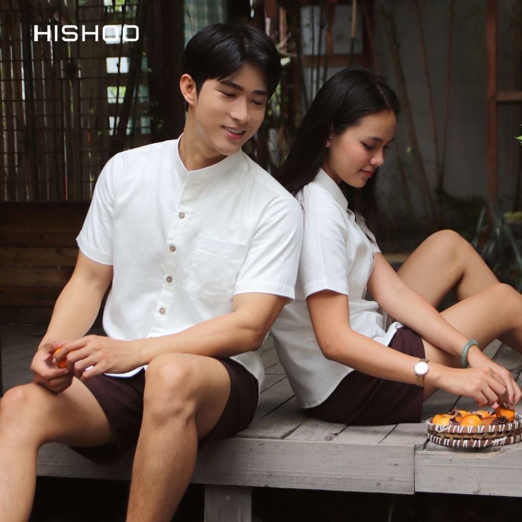 Áo Sơ Mi Nữ Nút Gỗ Relax Form Rộng, Cổ Tàu Vuông, Lai Ngang Linen Solene Vải Mềm Mát HISHOO A1G002