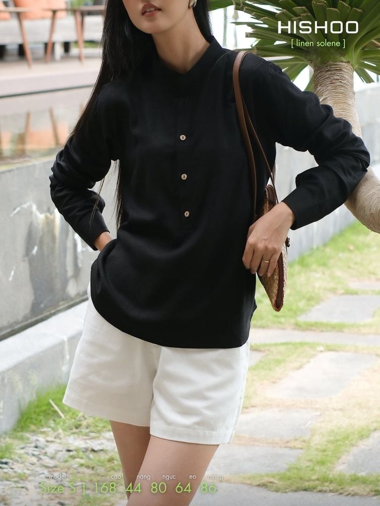 Áo Sơ Mi Nữ Nút Gỗ Tay Dài Relax Form Rộng, Cổ Polo Tàu Vuông, Xẻ V Linen Solene Vải Mềm Mát HISHOO A3G002