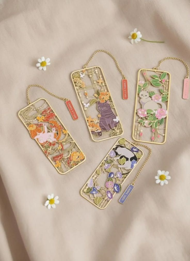 Làm bookmark sách kim loại theo yêu cầu