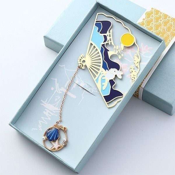 Làm bookmark sách kim loại theo yêu cầu