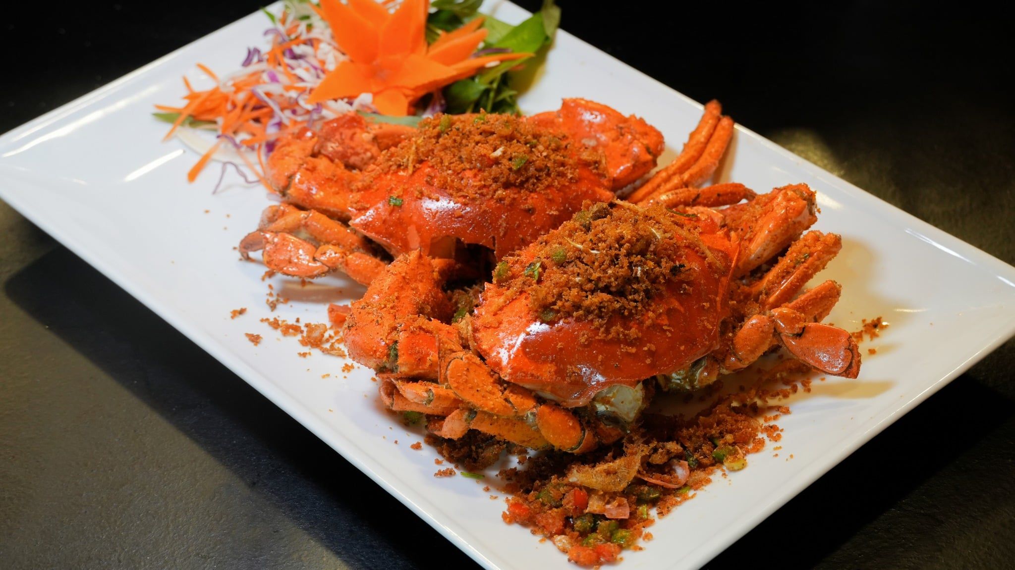  Salt-baked Ca Mau Crab - Cua Cà Mau Rang Muối Ớt (Giá tính theo 1 con 300 gram) 