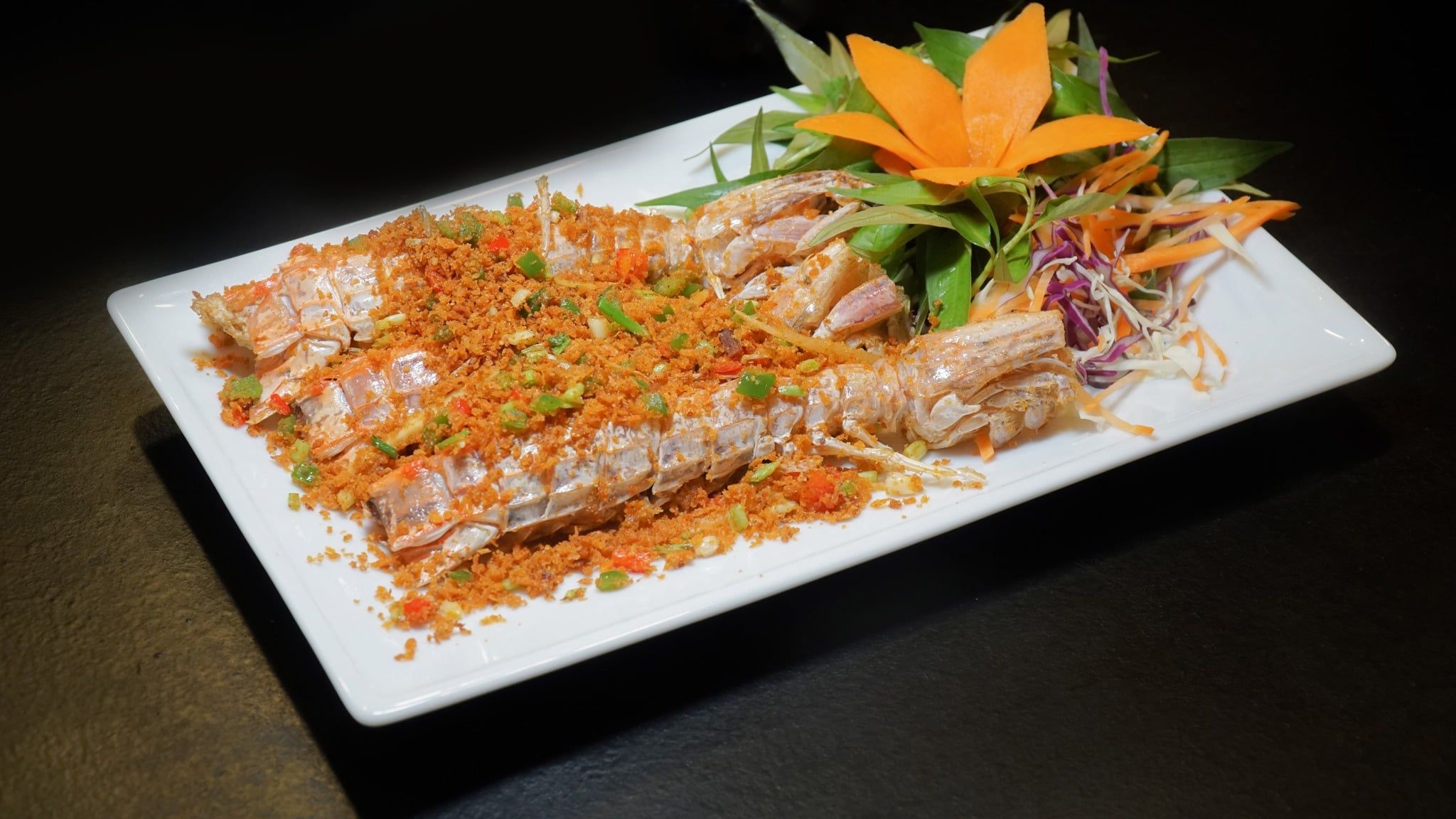  Pan-fried Live Mantis Shrimp With HongKong Salt & Chilli - Tôm Tích Rang Muối Ớt Hồng Kông (Giá được tính theo phần 300 gram) 