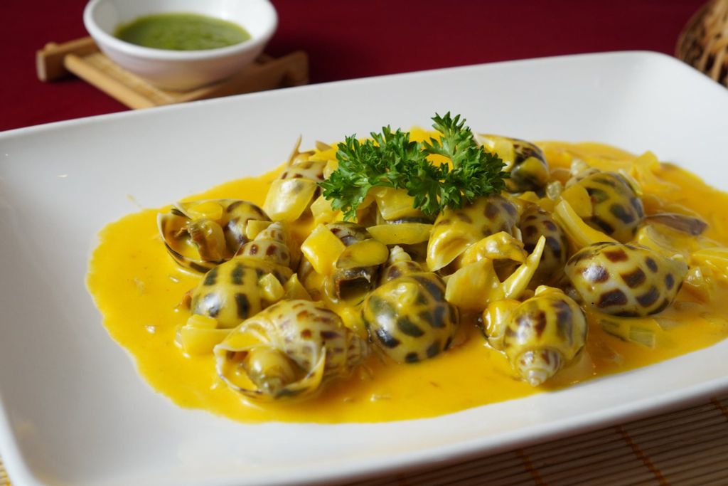  Pan-fried Sweet Snail With Salted Egg Sauce - Ốc Hương Sốt Trứng Muối 