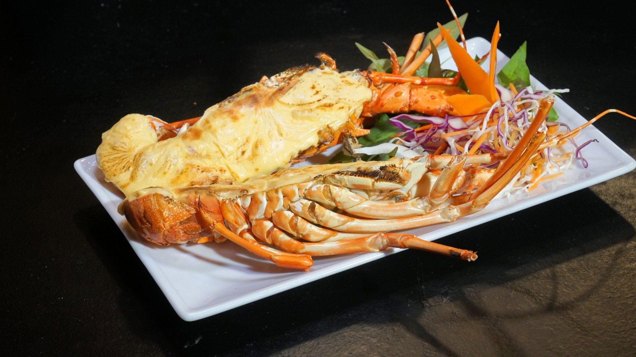  Baked Tropical Rock Lobster With Cheese - Tôm Hùm Bông Đút Lò Phô Mai (Giá tính theo 1 con kích thước 600 gram) 